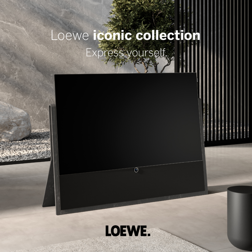 FORMVOLLENDUNG - GEMACHT AUS STEIN.
Individuelle Designgestaltung. Mit der Loewe iconic collection können Sie sich Ihre persönliche TV-Designikone selbst gestalten. Wählen Sie Ihre individuelle Farbgebung des Loewe iconic floor stand. Die Lautsprecher Abdeckung bietet harmonische Farboptionen in Schwarz und Basalt Grey oder Bronze. Seien Sie selbst Designer und gestalten Sie ganz individuell Ihr Einzelstück.
